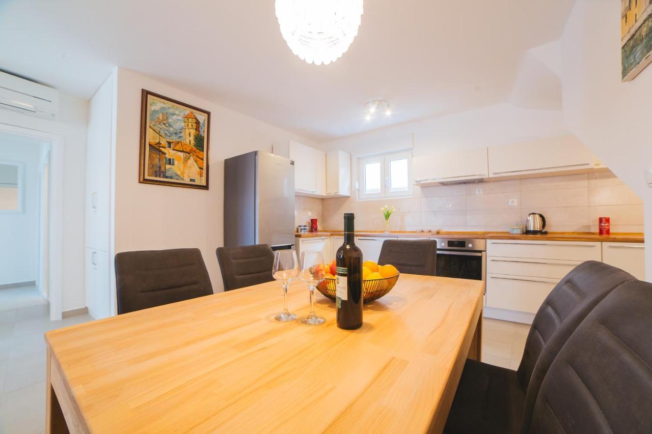 City Center Lux Apartment "Tonci" Омиш Экстерьер фото